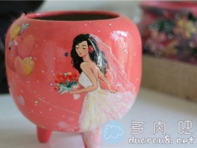将可爱的图案画在多肉盆上,满满的欢喜